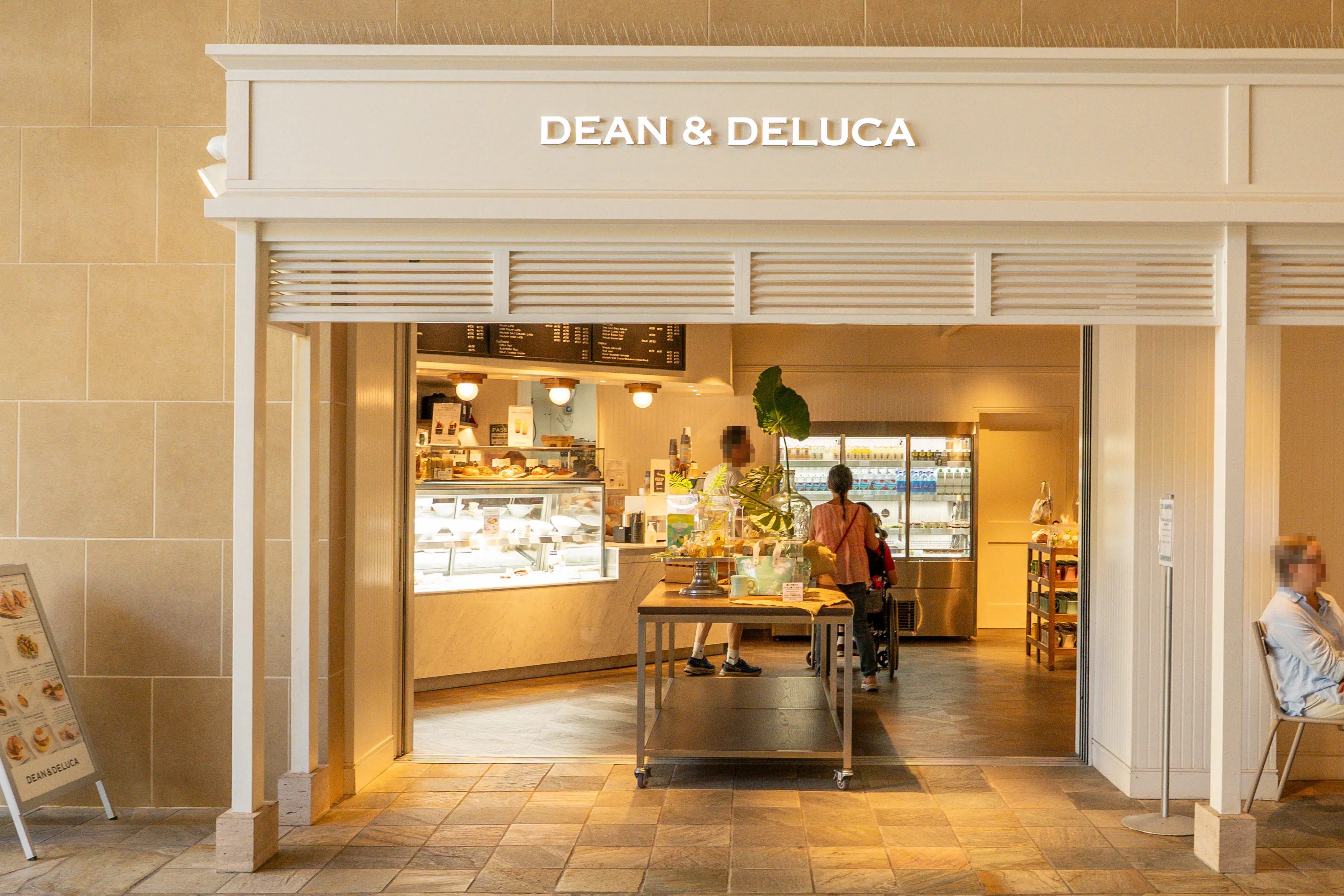 Dean & Deluca Hawaii ロイヤルハワイアンセンター店の外観